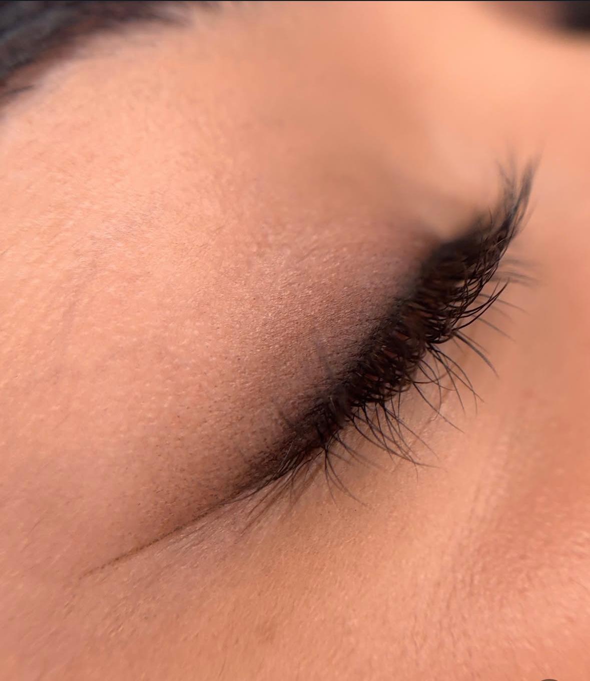 Delineador de ojos micropigmentación 4